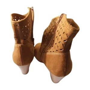 Womens 8.5 Cato Suede Zipup Boots